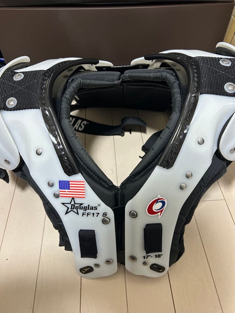 今週まで値下げ　Douglas FF17 S ショルダーパッド 17-18インチ