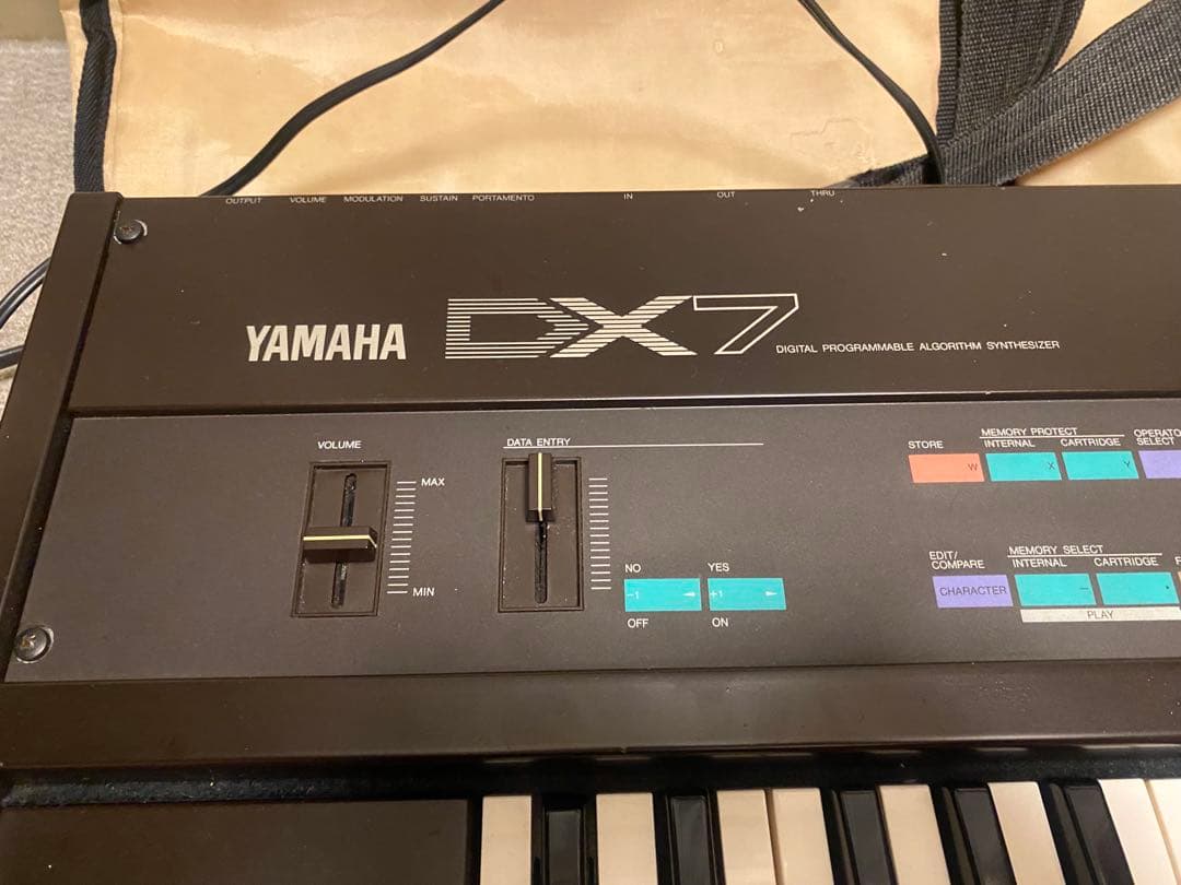 Yamaha DX7 デジタルシンセサイザー