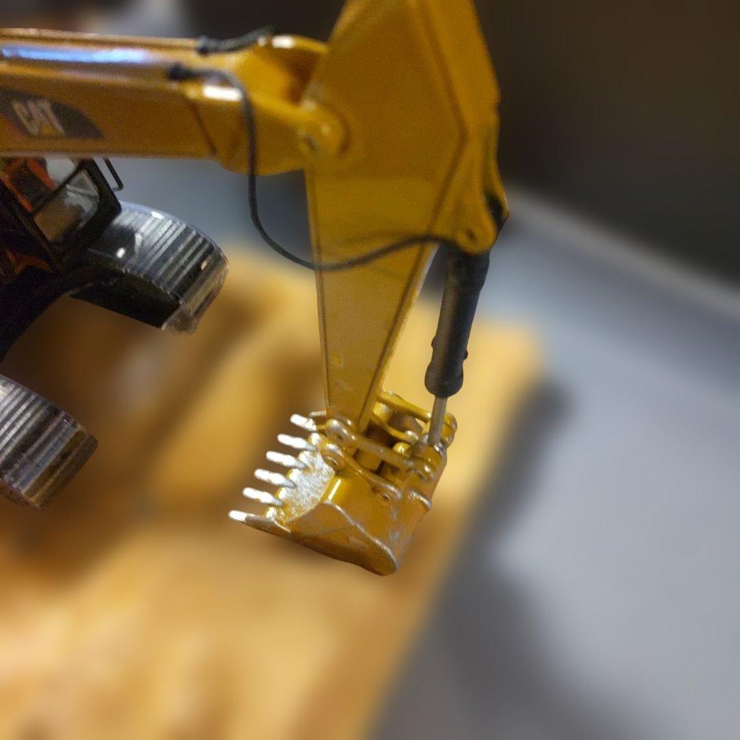 キャタピラー建機CAT 320F WEATHERED 1/50