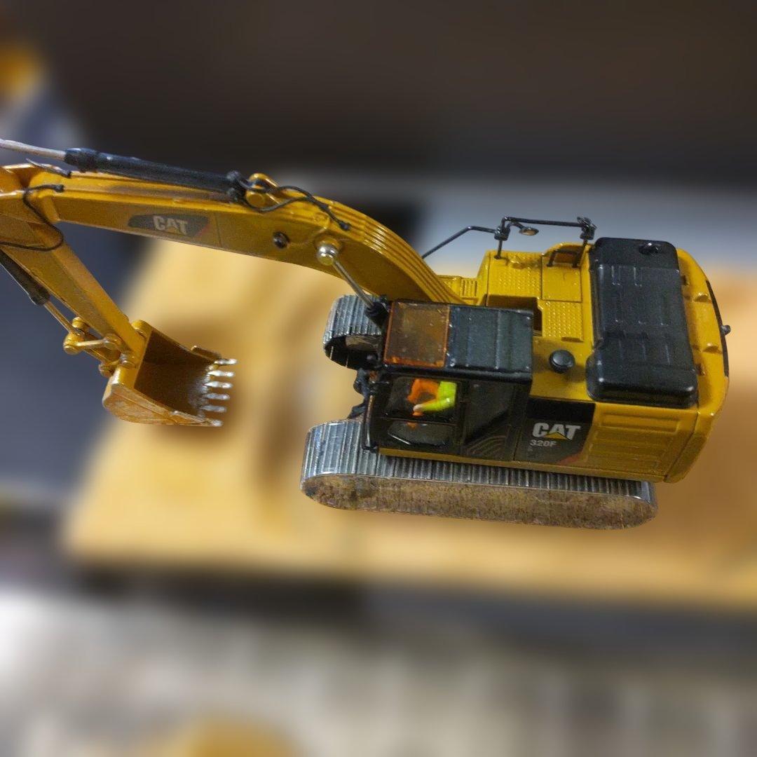 キャタピラー建機CAT 320F WEATHERED 1/50