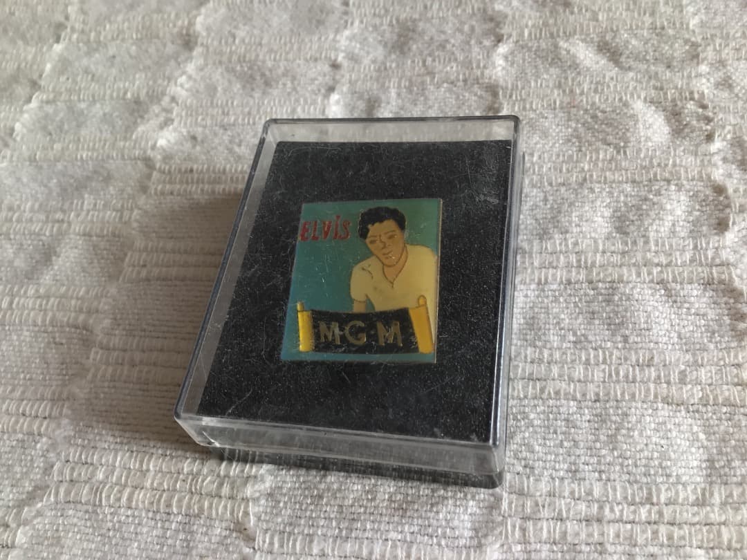 ELVIS MGM ピンバッジ　希少　エルビスプレスリー　ELVIS　ピンバッジ