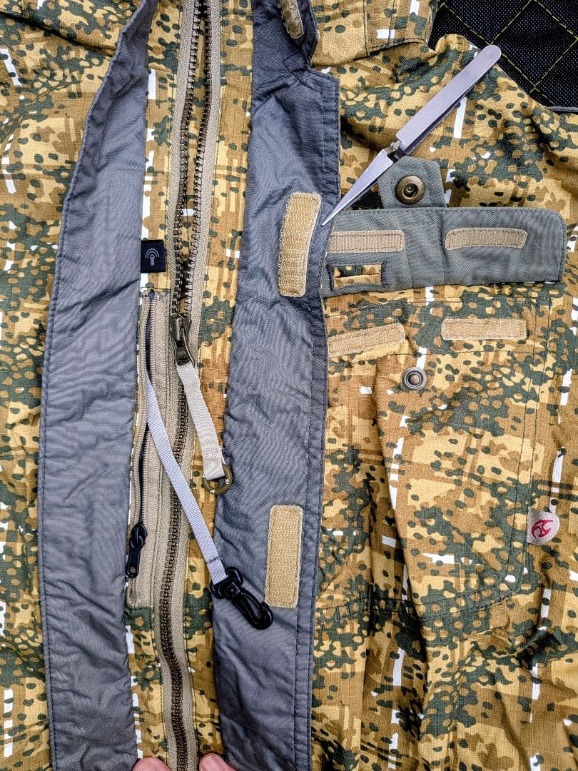 ダイワ DAIWA OUTBLAZE Lサイズ 迷彩防寒防水 フィッシングスーツ