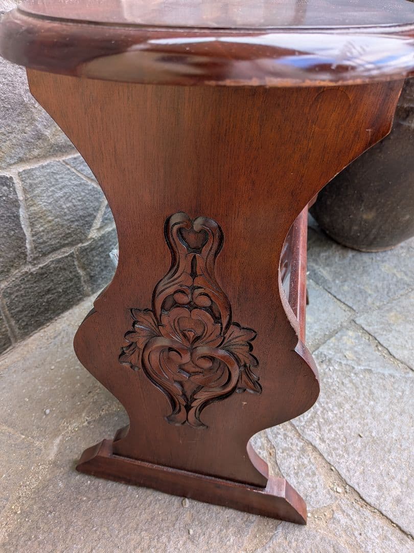 AI商品です。ミッドセンチュリー楕円形テーブル マガジンラックつき