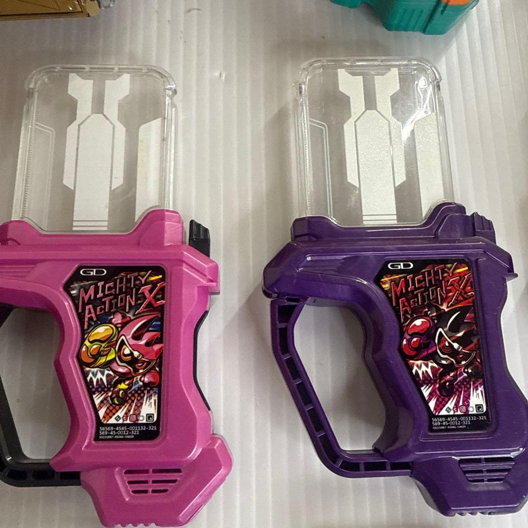 仮面ライダーエグゼイド　DXゲーマドライバー　& ガシャット　セット　♫