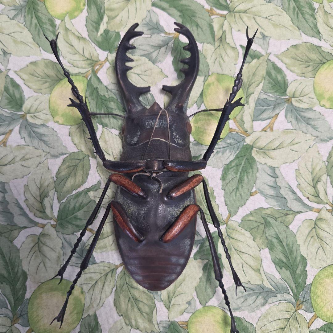 クワガタ (レザークラフト) 足先縦30cm、巾20cm 作者　河野 甲