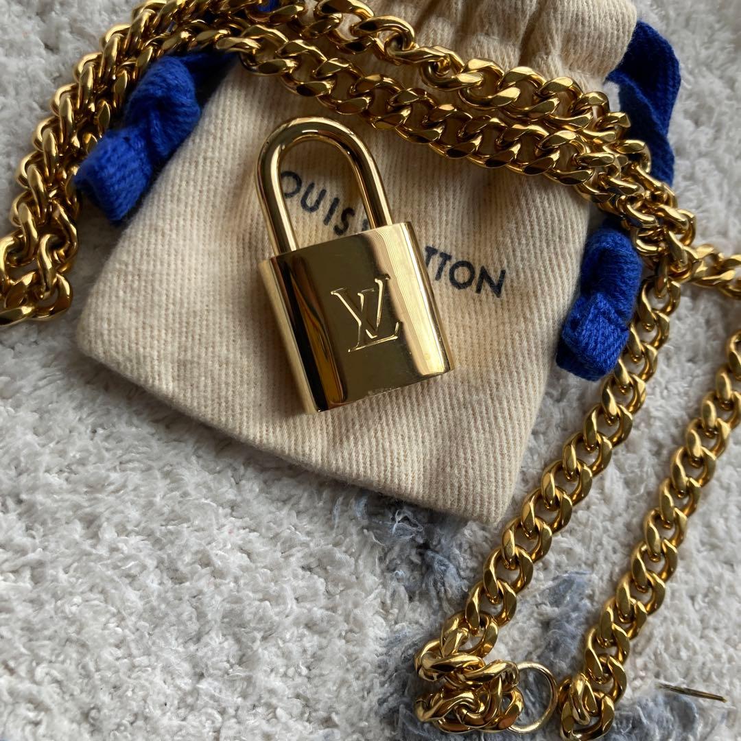 LOUISVUITTON南京錠　　喜平ネックレスチェーンお探しの方にも