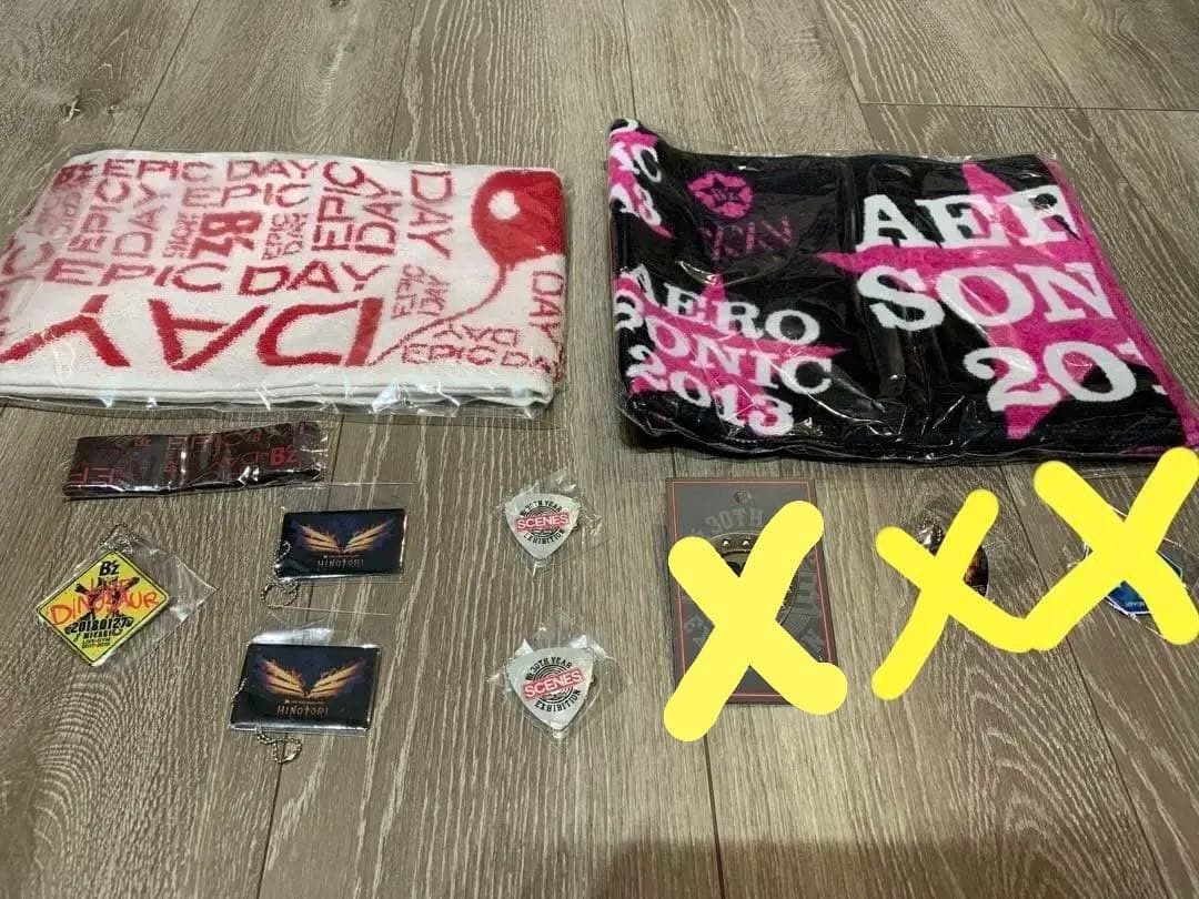 B'z ビーズ　ツアーグッズ　タオル　ピンバッジ　ガチャガチャ　キーホルダー