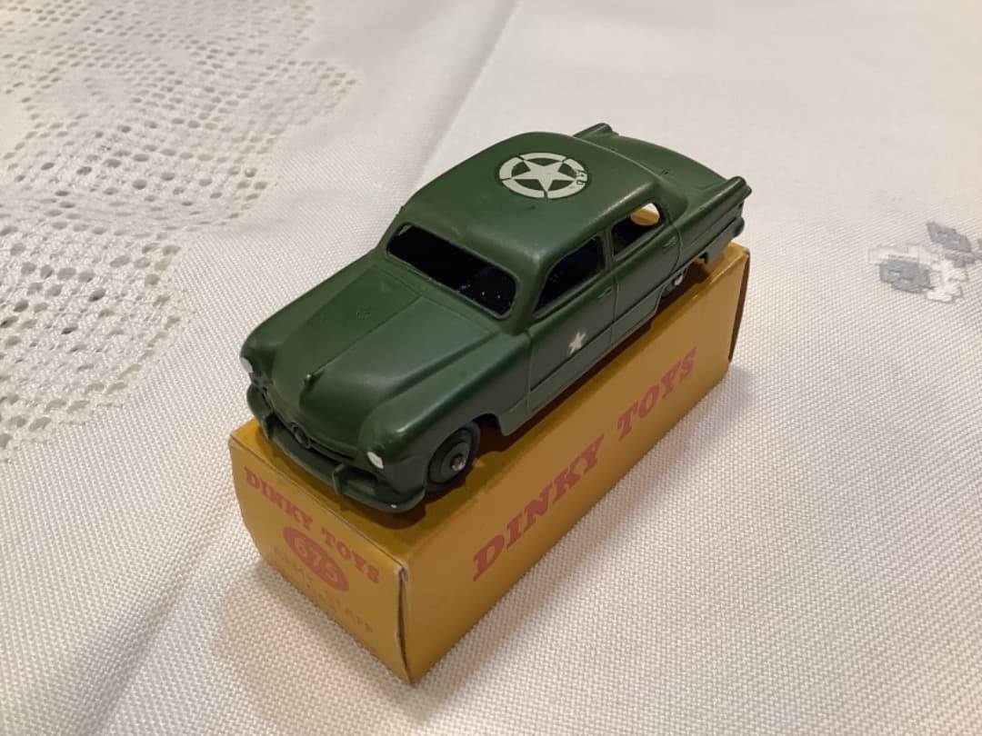 美品　DINKY TOYS ARMY STAFF CAR ミニカー