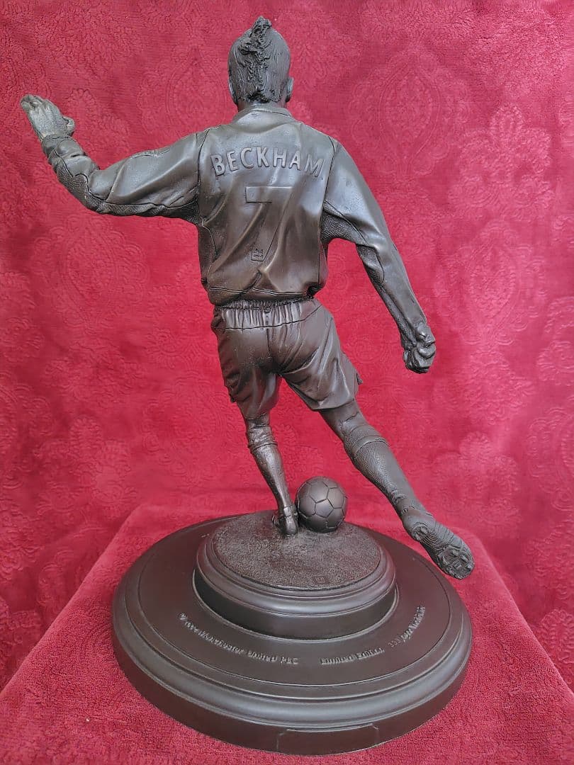 デビッド・ベッカム ブロンズ像