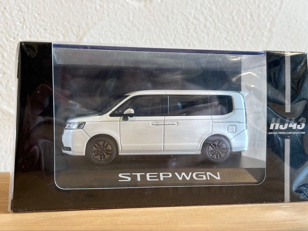 HONDA ステップワゴン e:HEV 1/43 プラチナホワイト ミニカー