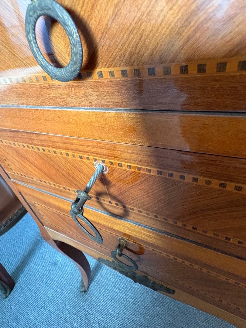 木製ヘリンボーンパターンチェスト