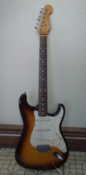 フェンダージャパン　サンバースト　ストラト