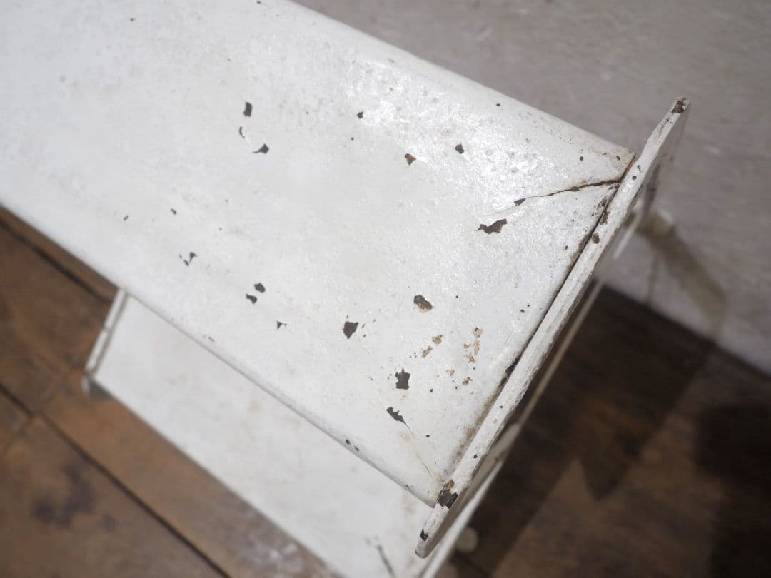 1137 ヴィンテージ　古い鉄の踏み台　ステップ　飾り棚　レトロ　アイアン　階段