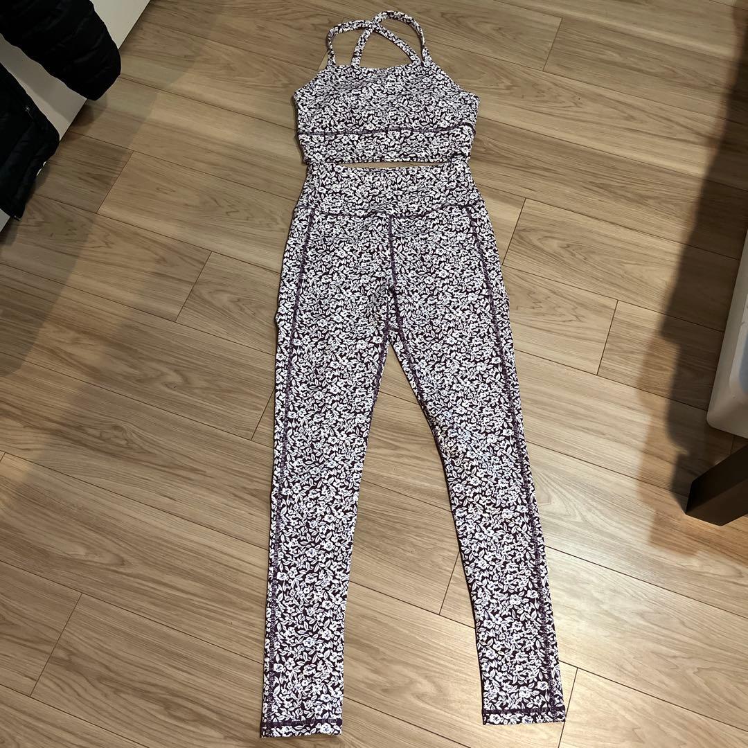 ゆきんこ　エミヨガ emmi 花柄ヨガウェアセット