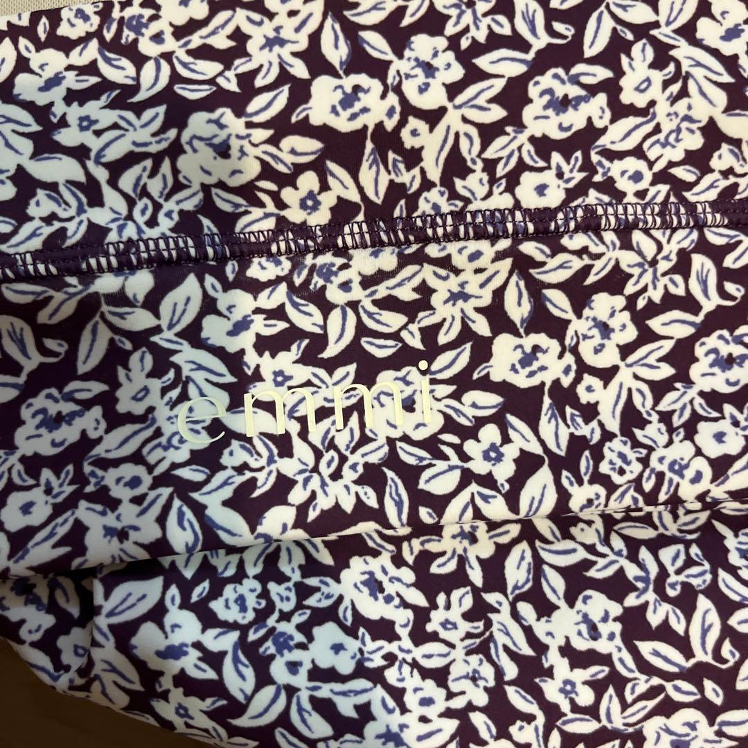 ゆきんこ　エミヨガ emmi 花柄ヨガウェアセット