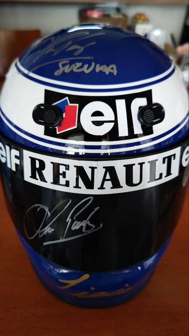 F1ドライバー　オリビエ・パニスの直筆サイン入り　レプリカヘルメット