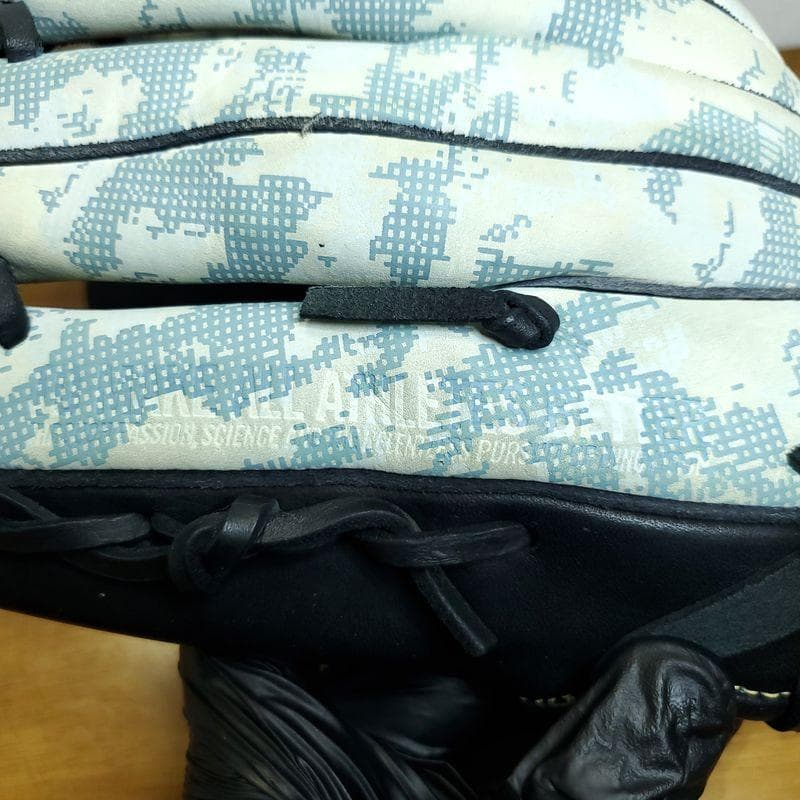 アンダーアーマー WHITE CAMO 限定モデル カモ柄 内野用 軟式グローブ