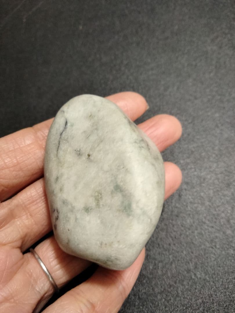 国石翡翠76g ヒスイ　ひすい　新潟県 糸魚川市姫川翡翠　原石　翡翠
早い者勝ち