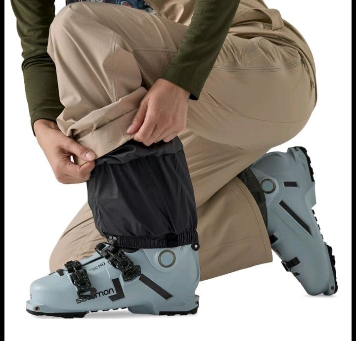 Patagoniaのレディースパウダータウン スキー スノーボード ビブパンツ