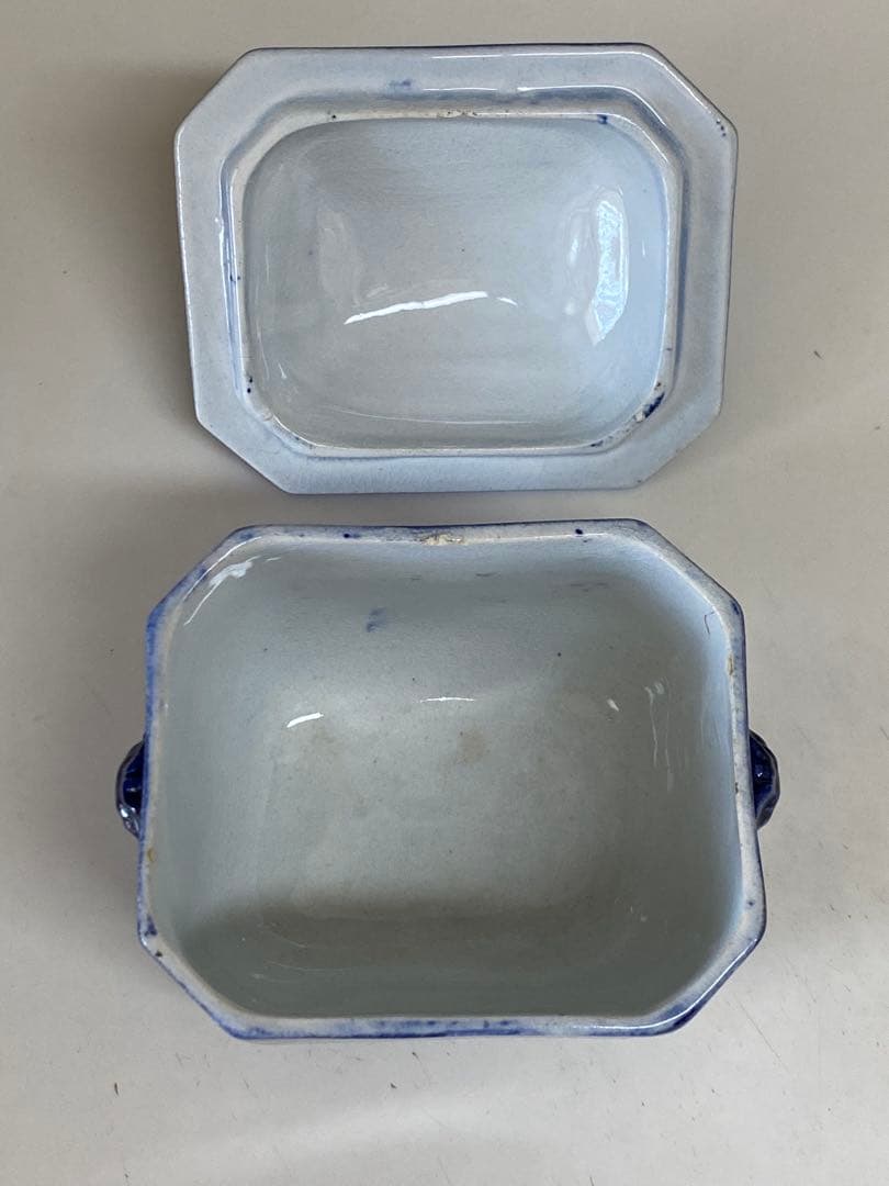 Choisy le Roi 蓋付きの器