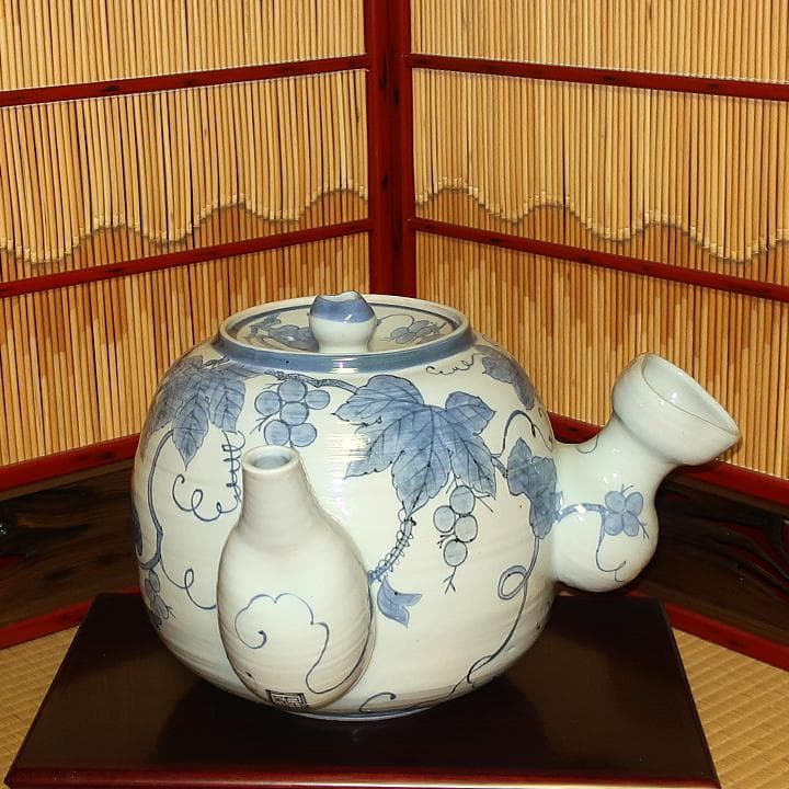 インテリア置物・オブジェ・華道　花器　大型急須型花瓶　染付ぶどう