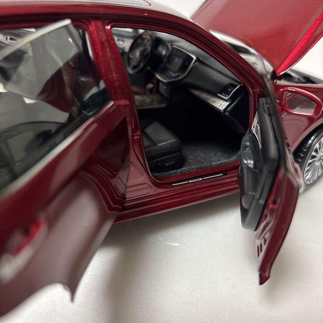 CROWN ワインレッド セダンモデル