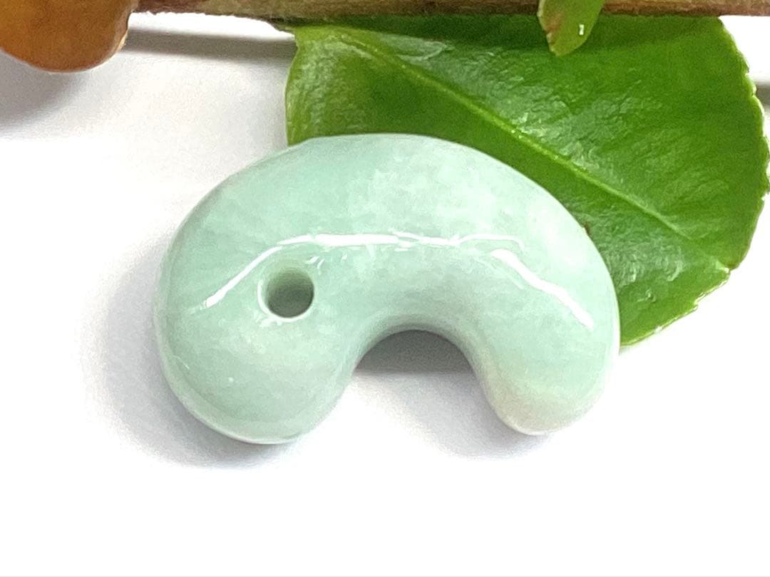 ✳幸運導く**糸魚川翡翠 勾玉　吉祥開運　本物の守護石をお身近に　鑑別書取得品‼️