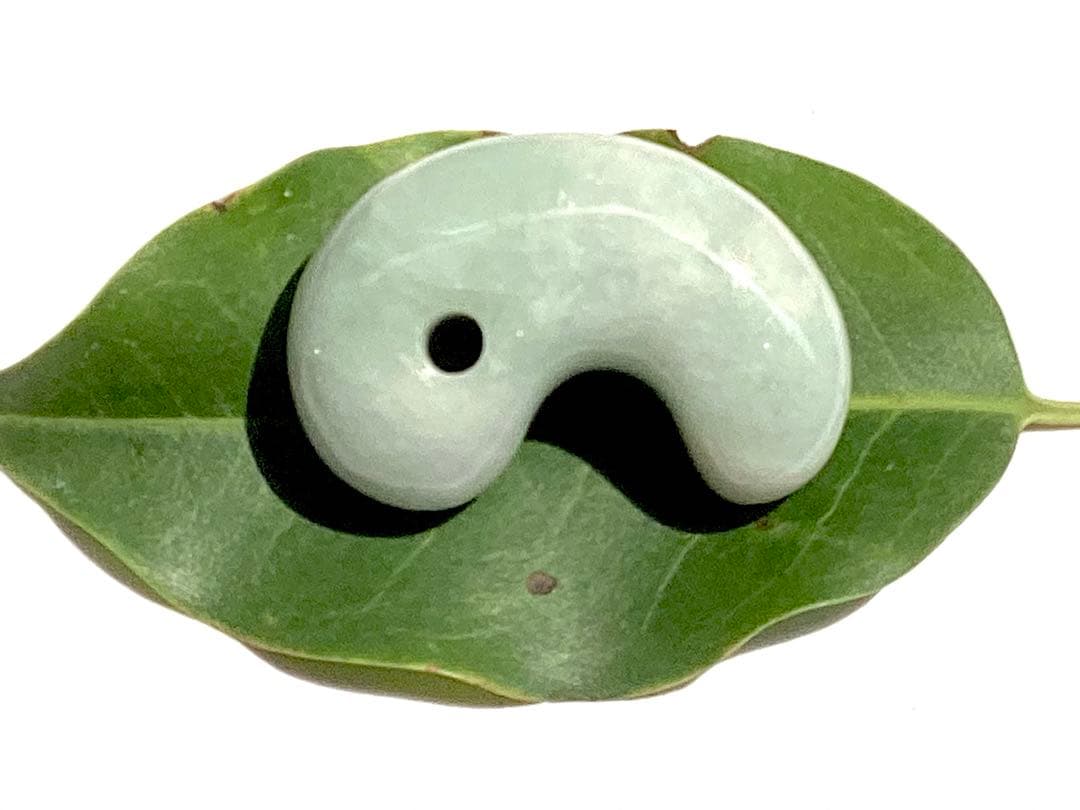 ✳幸運導く**糸魚川翡翠 勾玉　吉祥開運　本物の守護石をお身近に　鑑別書取得品‼️