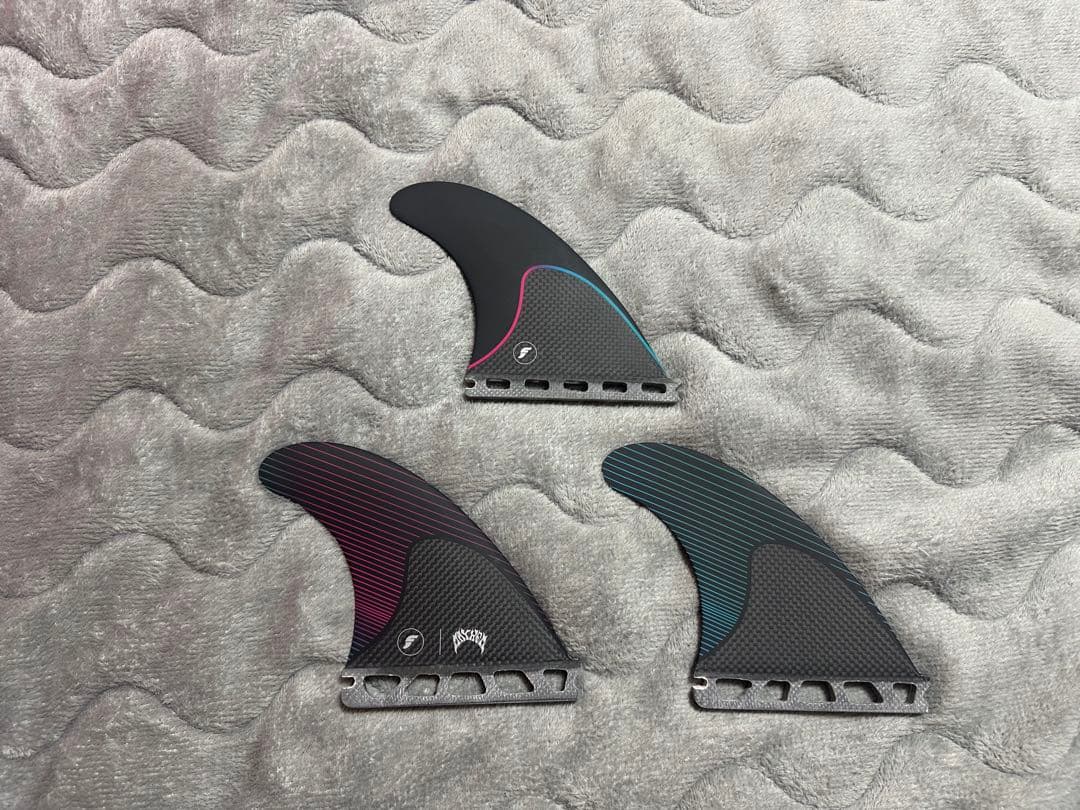 新品サーフィンFutures Fins サーフボードフィン 3枚セット メイヘム