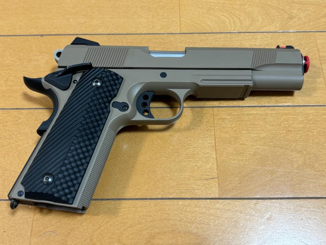 Carbon8 DOC M45 CO2ガスガン 本体とマガジン2本とCO2ボンベ