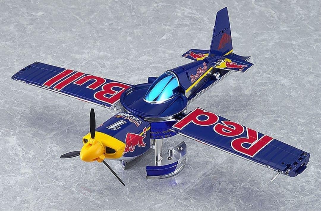 レッドブル　フィギュア　飛行機　レース　redbull 模型　トランスフォーム