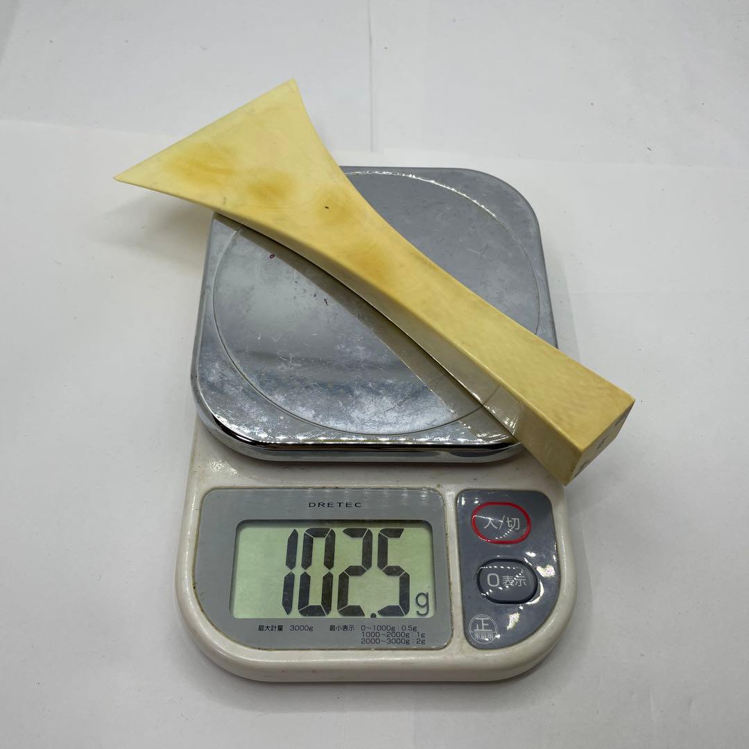 ヴィンテージ   天然素材　バチ　重さ約　102g  #386