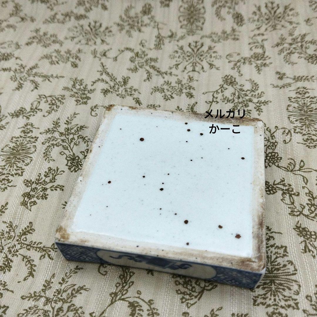 中国古美術　香合　明〜清時代　アンティーク　ヴィンテージ　古染付　虫喰い