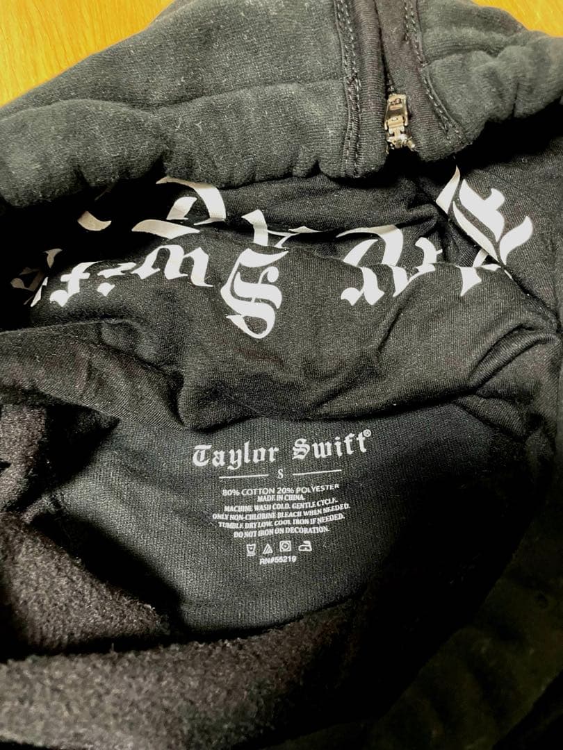 日曜まで限定値下げ〜23時頃まで　テイラースウィフト　パーカー　レピュテーション