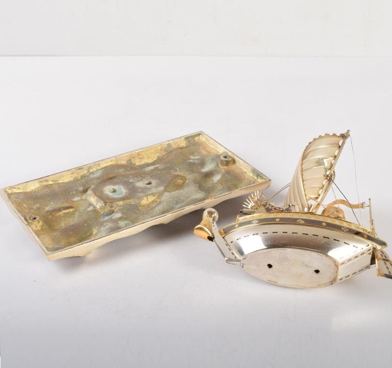 三越謹製　銀製刻印　宝船　約261ｇ　置物　ガラスケース付　D　R5089C