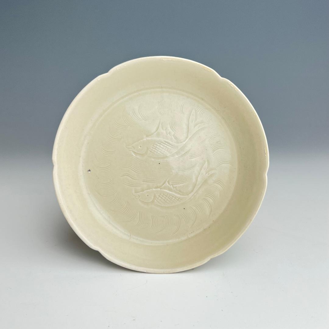 定窯 白磁陵花小盤 陰刻双魚紋 宋時代 擺件 古玩 中国美術 621b