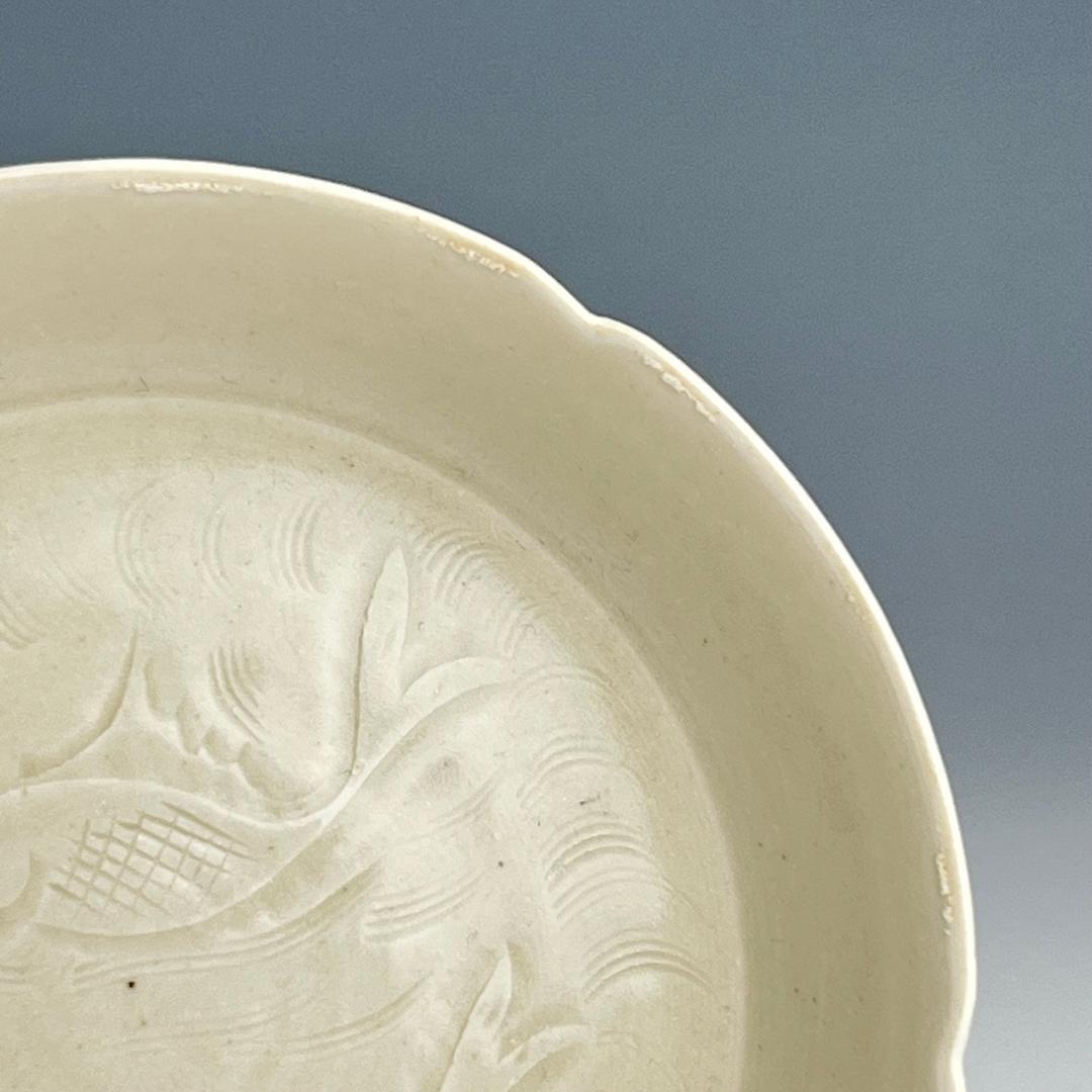 定窯 白磁陵花小盤 陰刻双魚紋 宋時代 擺件 古玩 中国美術 621b
