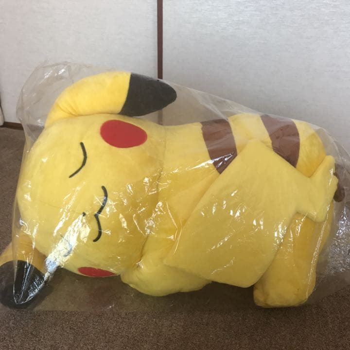 ピカチュウ ビッグぬいぐるみ