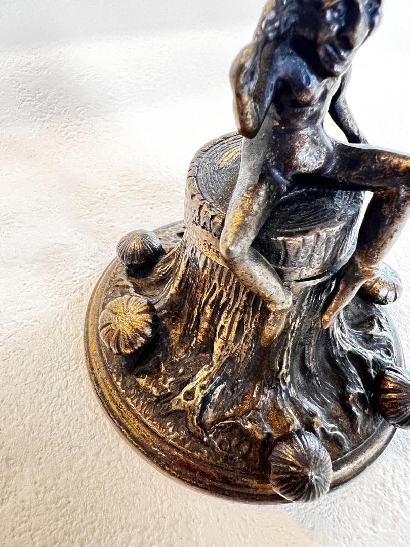 インク壺　ブロンズ製　木株の上に座るデビル