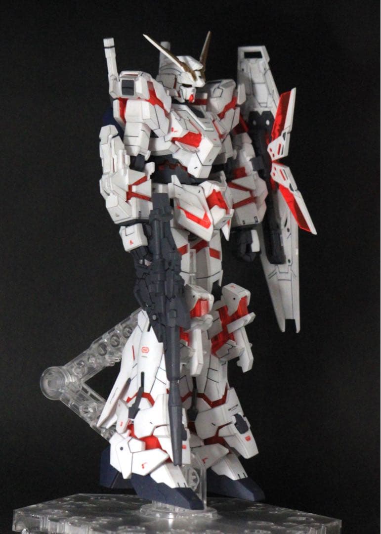 ユニコーンガンダム　完成品【ブラックライト・スタンド付き】