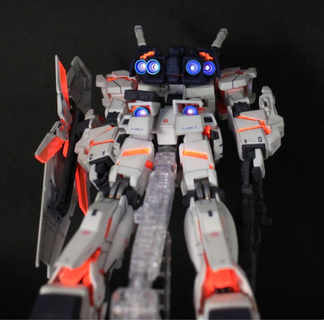 ユニコーンガンダム　完成品【ブラックライト・スタンド付き】