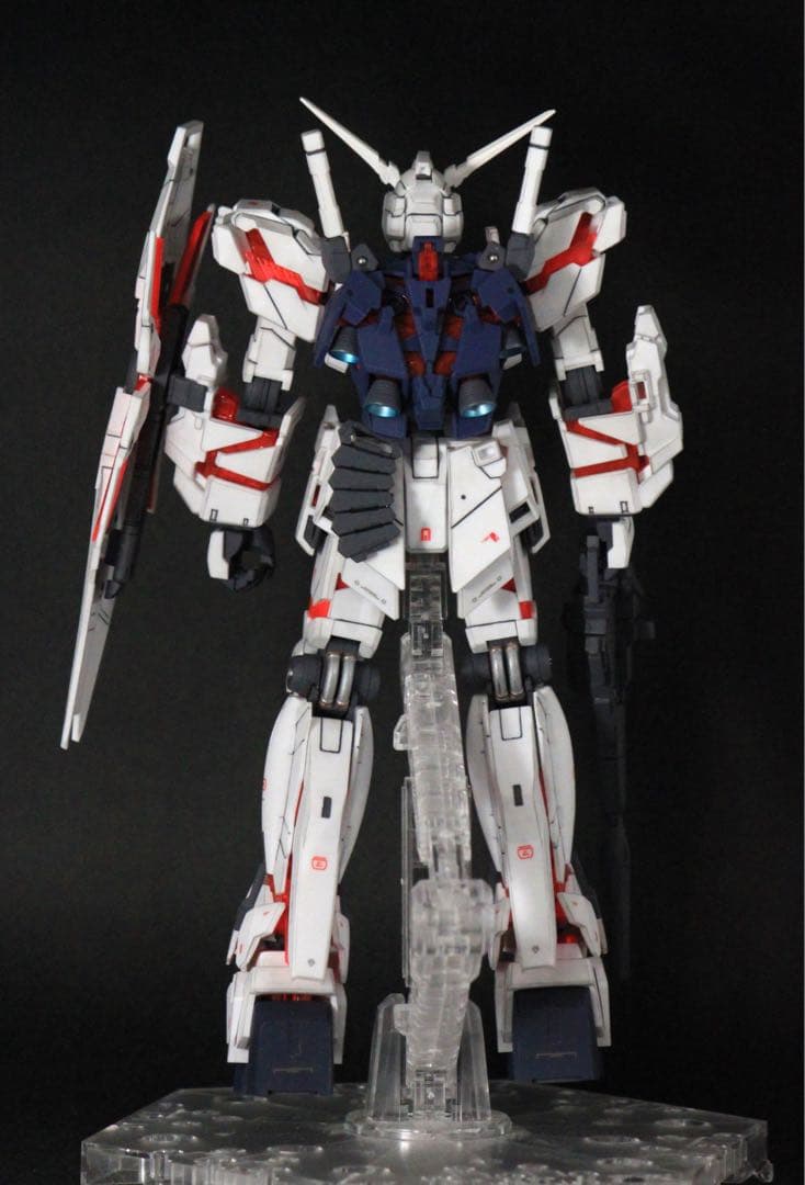 ユニコーンガンダム　完成品【ブラックライト・スタンド付き】
