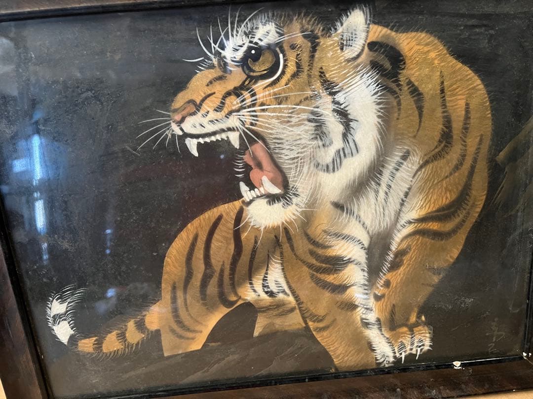 トラのリアルな絵画（黒フレーム）