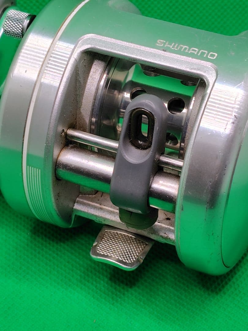シマノ　ベイトリール　カルカッタ200