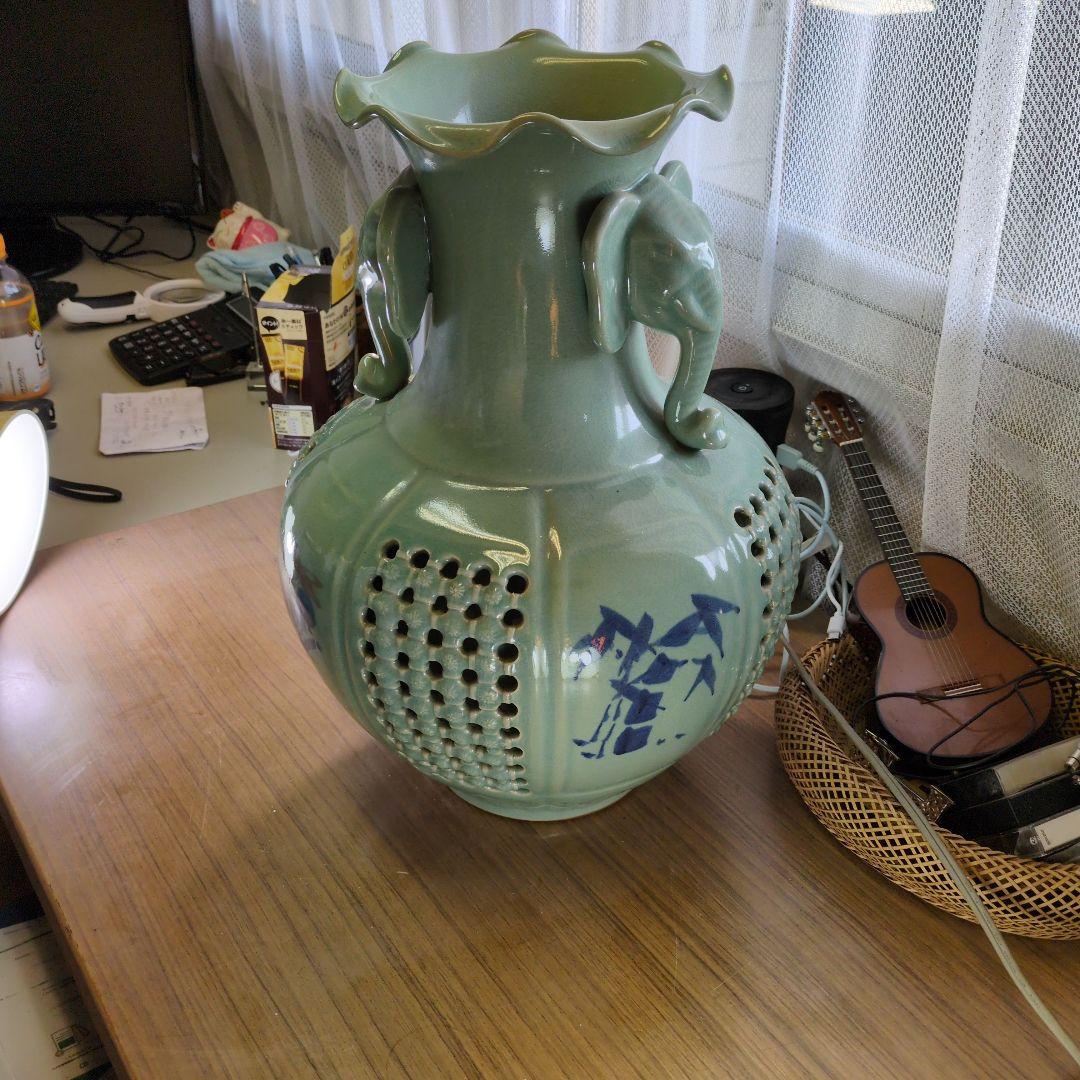 緑色 陶器 花瓶 象の持ち手 直径33cmX高さ4+cm 上部裏側少しかけ有り