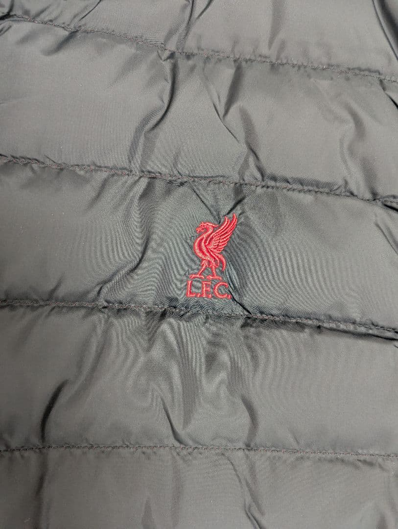 リバプールFC　黒ダウンベスト　Lサイズ　正規品　新品未使用