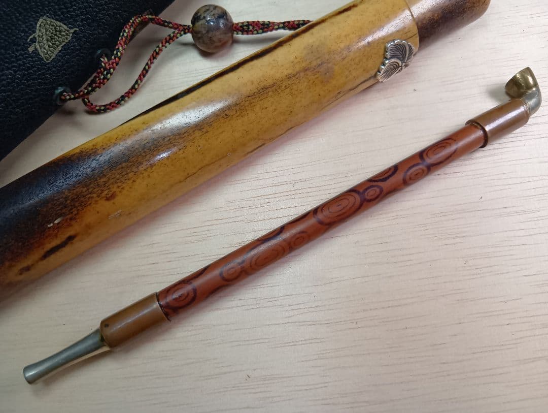 煙草入相良刺繍／達磨図前金具／美品煙管筒