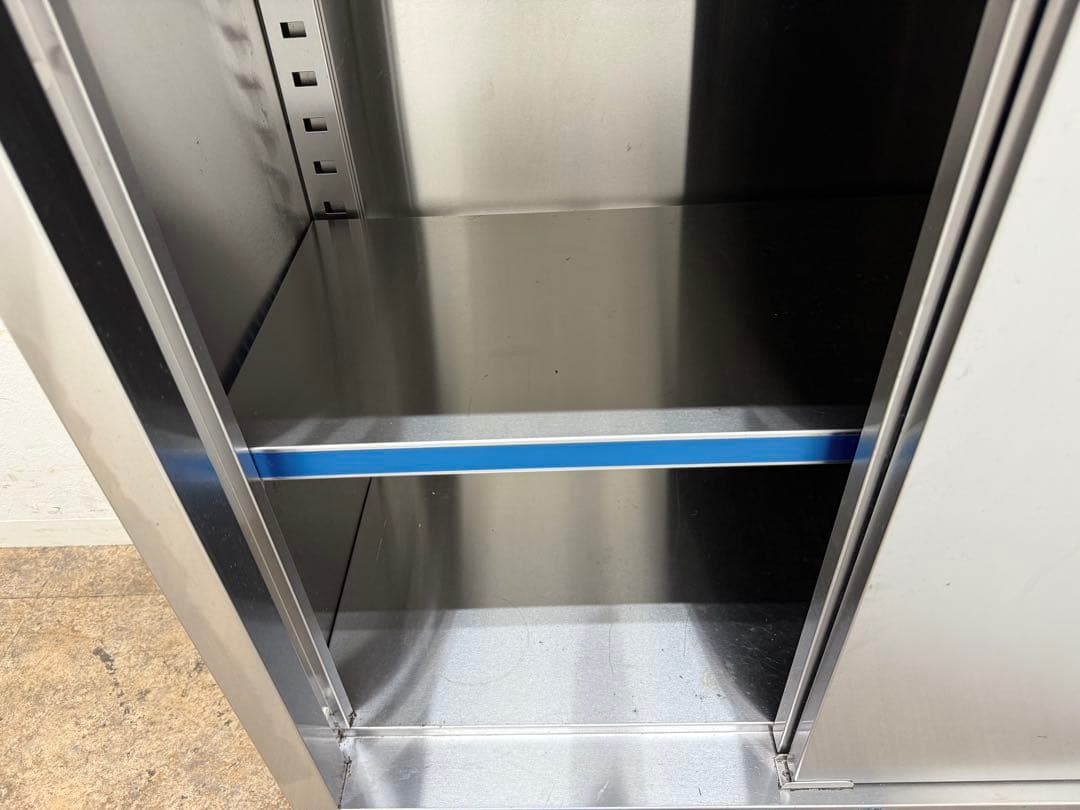 ステンレス　業務用　扉付き作業台　厨房　飲食店　W９００ｘD４５０ｘH８７０ｍｍ