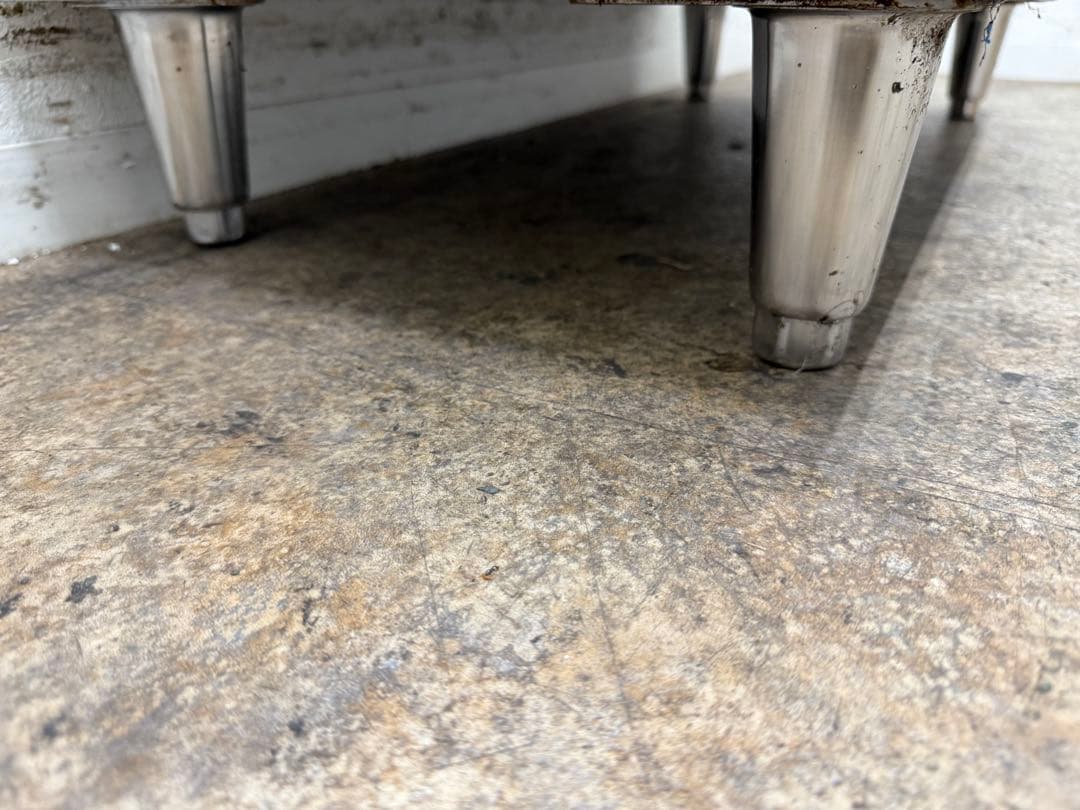 ステンレス　業務用　扉付き作業台　厨房　飲食店　W９００ｘD４５０ｘH８７０ｍｍ