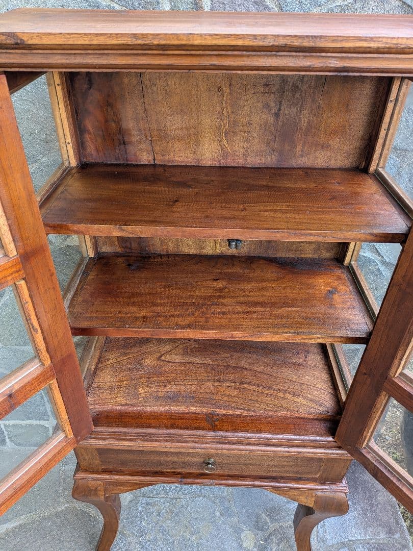 アンティーク木製の猫脚ガラスキャビネット　ケビントキャビネット